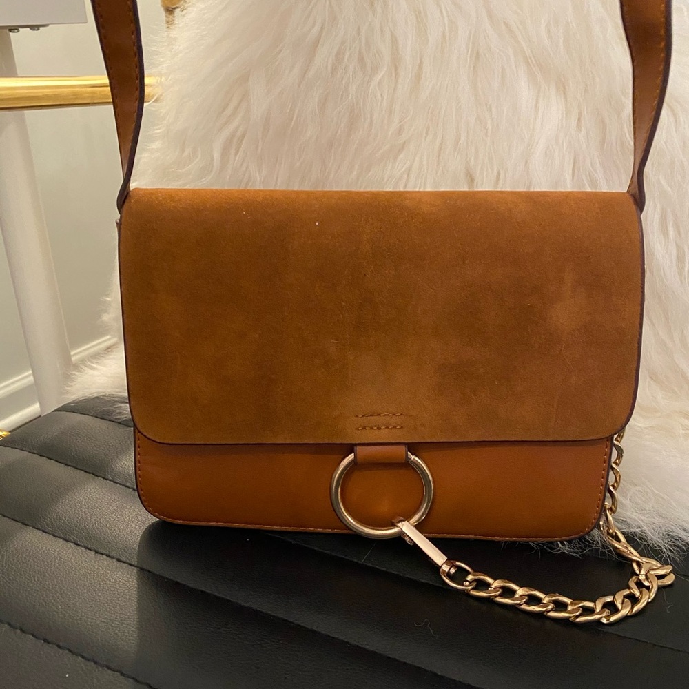 Brown leather crossbody with gold chain